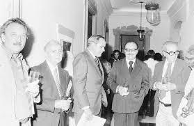 Archivo:Wh pv GaspariniGraziano FotoArtista 03 CasaAmarilla.jpg