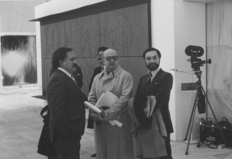 Archivo:Wh pv MaldonadoCarlos FotoArtistas varios ExposicionJesusSoto PalacioVelasquez Madrid 1982.jpg